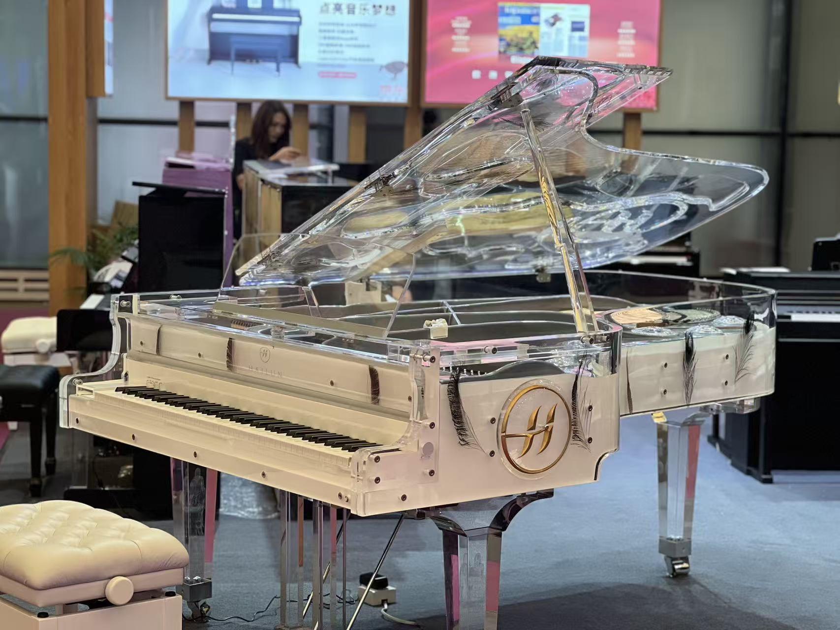 豪华水品TSH-218（特别定制凤凰羽毛真标本）三角琴